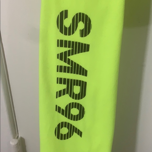 Crop top - Picture 3 of 3